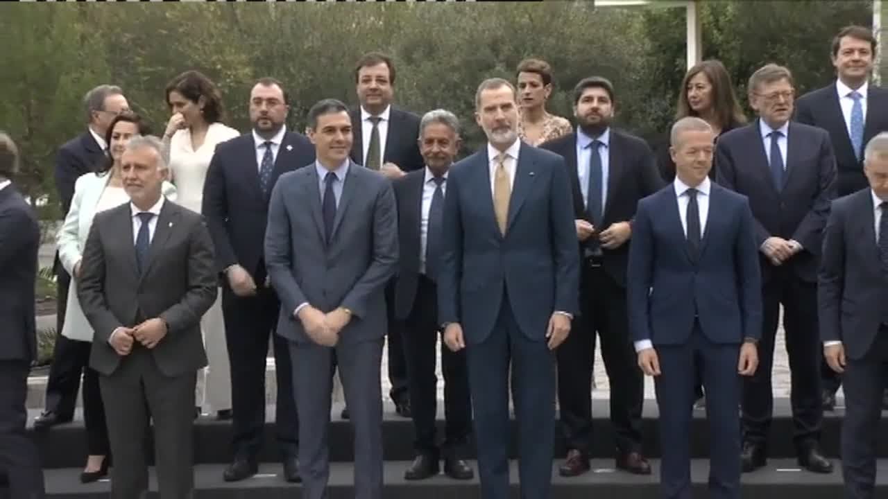 El rey posa en La Palma con todos los presidentes autonómicos menos Aragonés