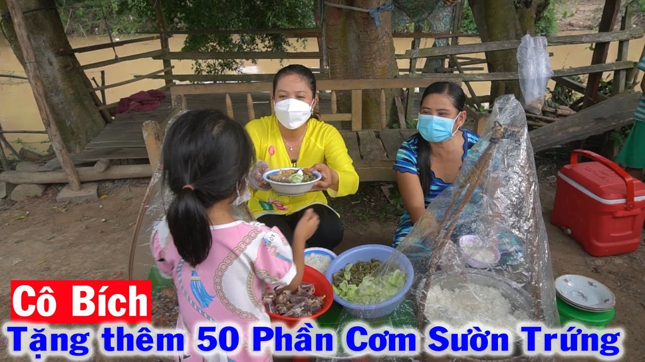Cô Bích tiếp tục Tặng 50 Phần Cơm Sườn Chả Trứng cho Bà Con Dân Tộc Khmer phần 2