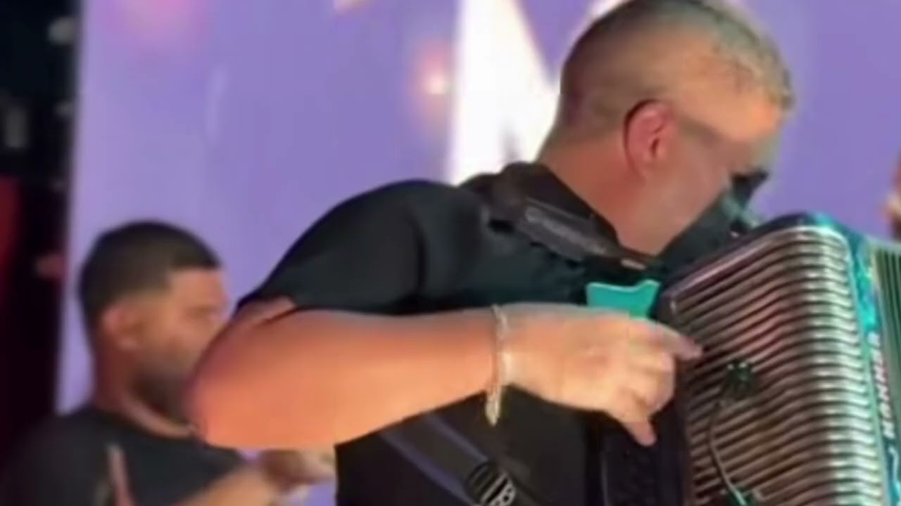 La Chola ( en vivo ) Manuel y Abdiel y los consentidos 