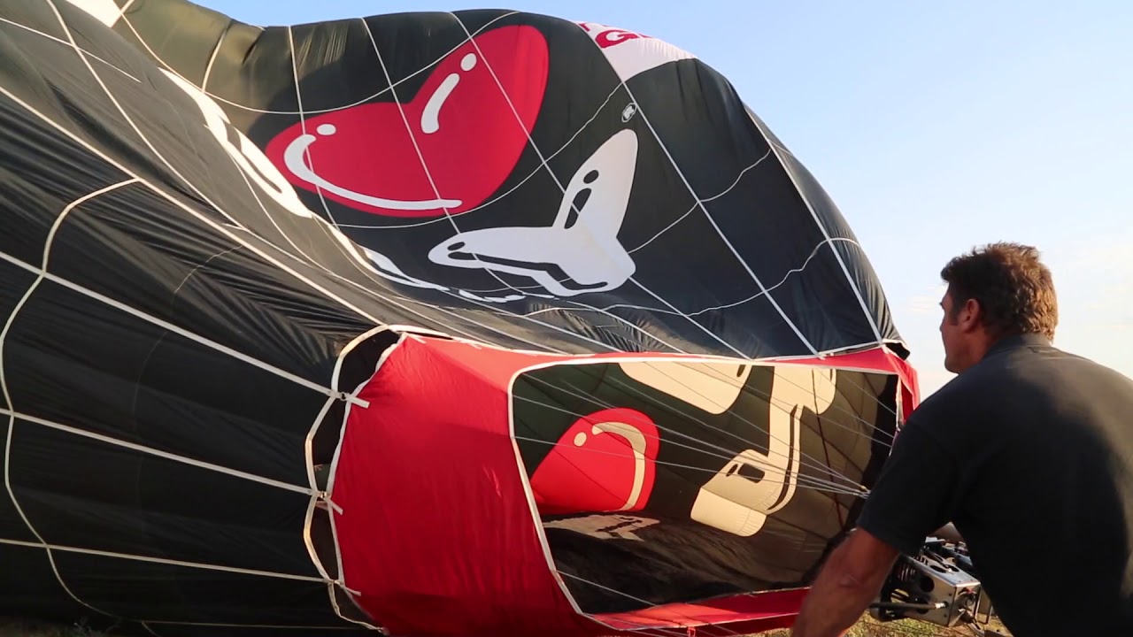 France Meurthe et Moselle Chambley Mondial air ballon Montgolfières  Gonflage d'une montgolfière