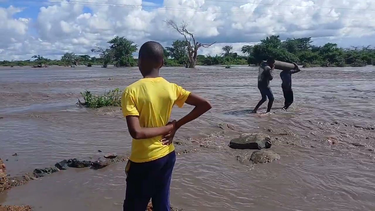 MAJI YALIVYOZUIA WATU KUSAFIRI KATIKA DARAJA LA MPAKA WA KIJIJI CHA MUSATI NA KENYANA_SERENGETI