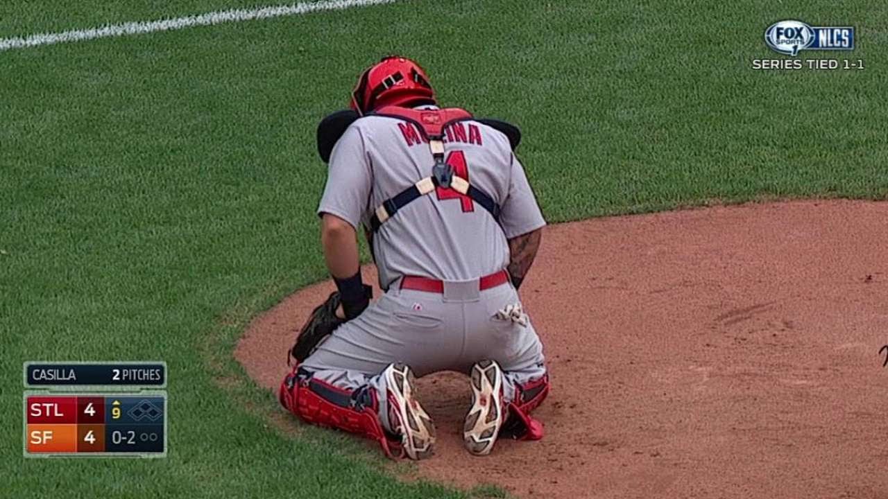 NLCS Gm3: With his catcher's gear, Yadi gets loose