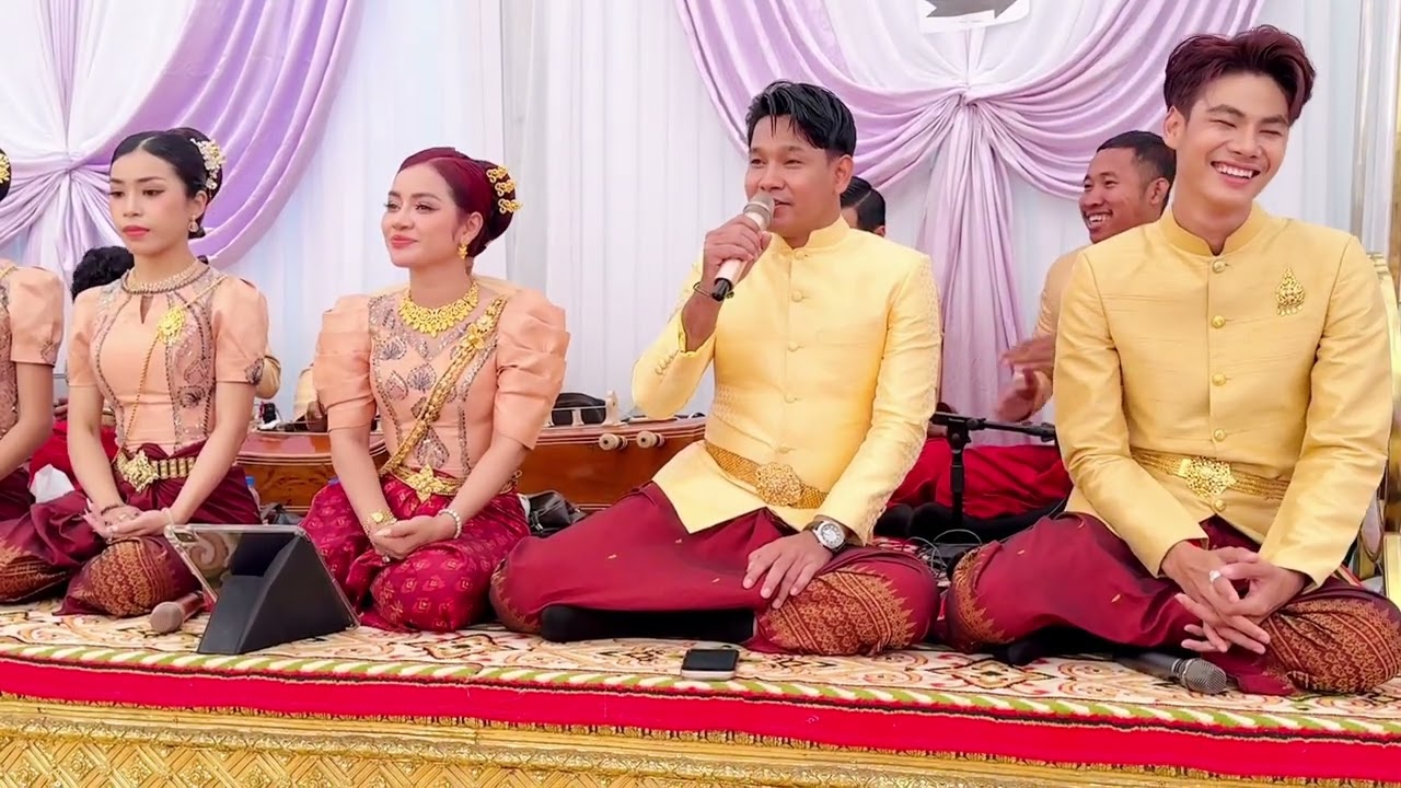 ពិរោះប្លែក ជឹម ជឿន ច្រៀង ជ័យផង នាយច្រូចផង ក្នុងបទ ជ័យលក់នំបញ្ចុក 