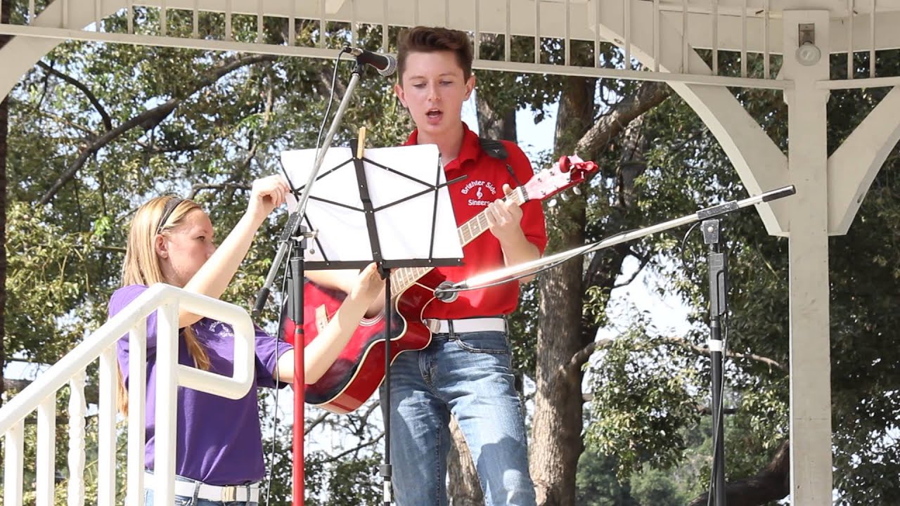 Daniel Betts performing American Pie