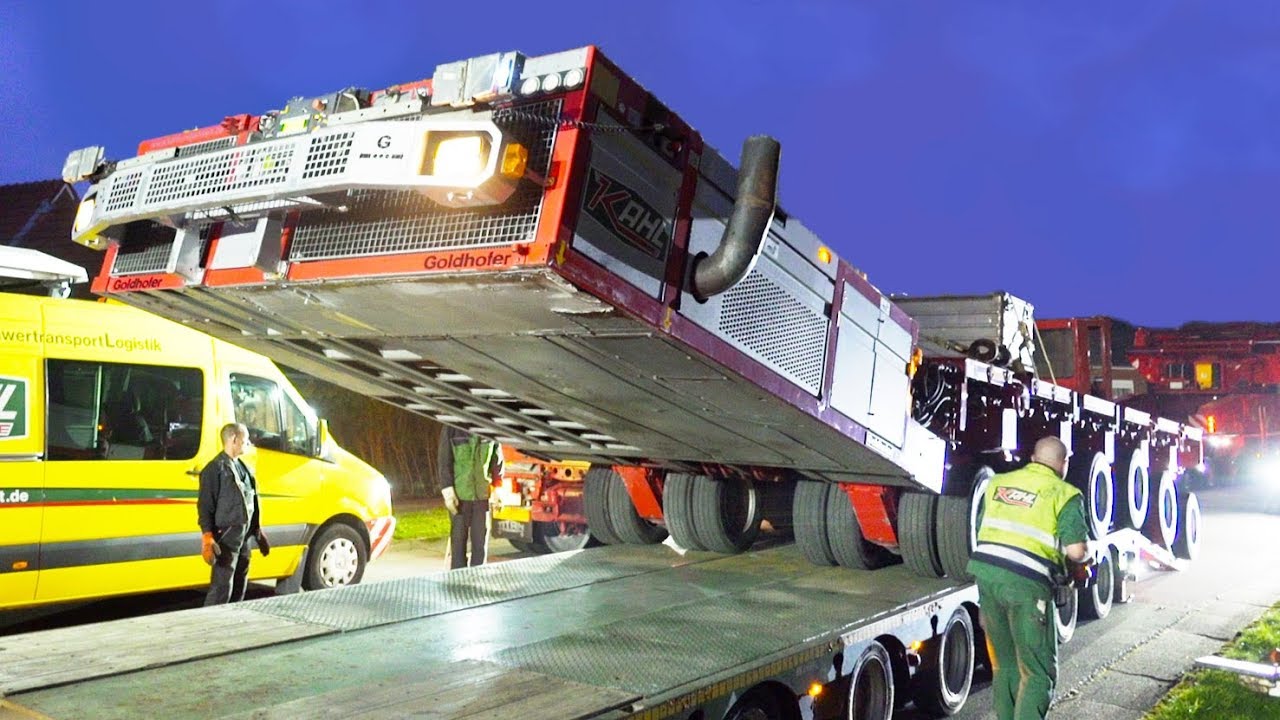 Heavy Transport: Self proprelled transporter (SPMT) driving on a trailer