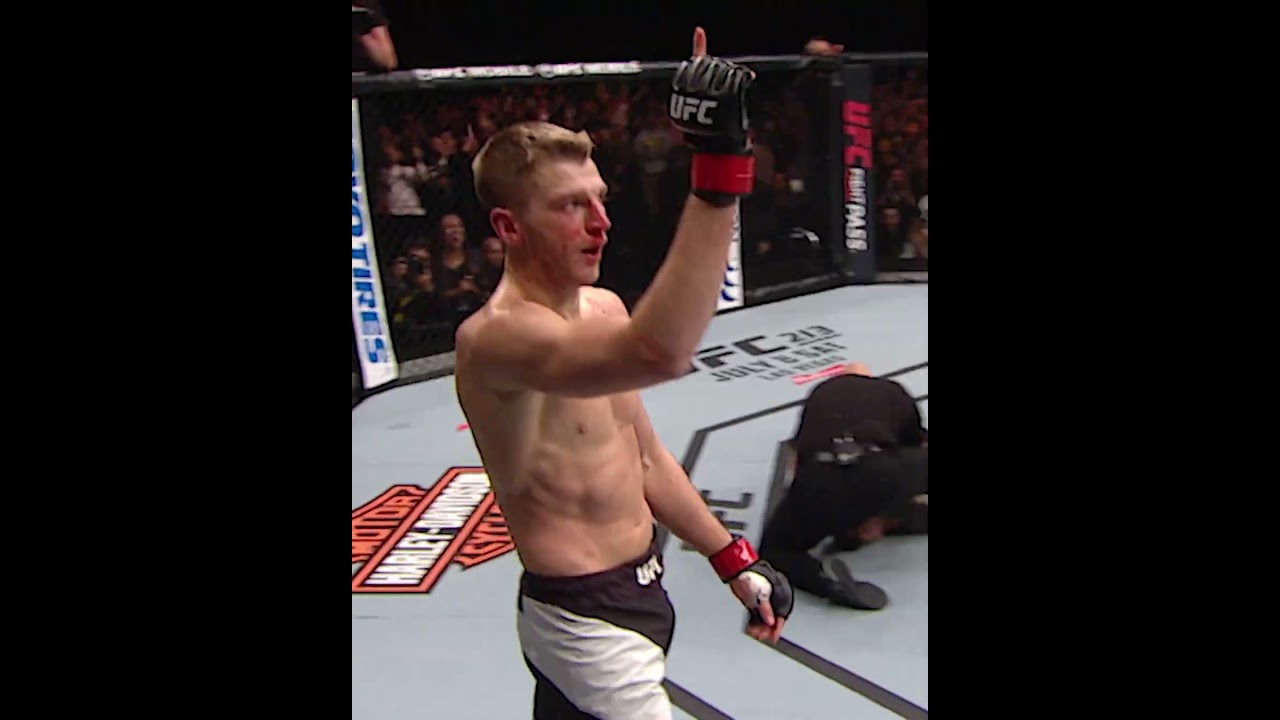 Dan Hooker is ELECTRIC #ufcparis