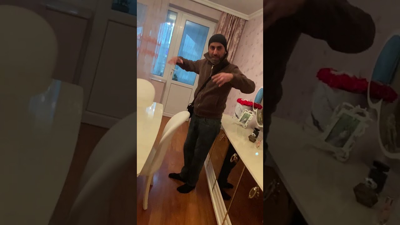 Balakəndə mərkəzdə bina evi satılır  +994508264284