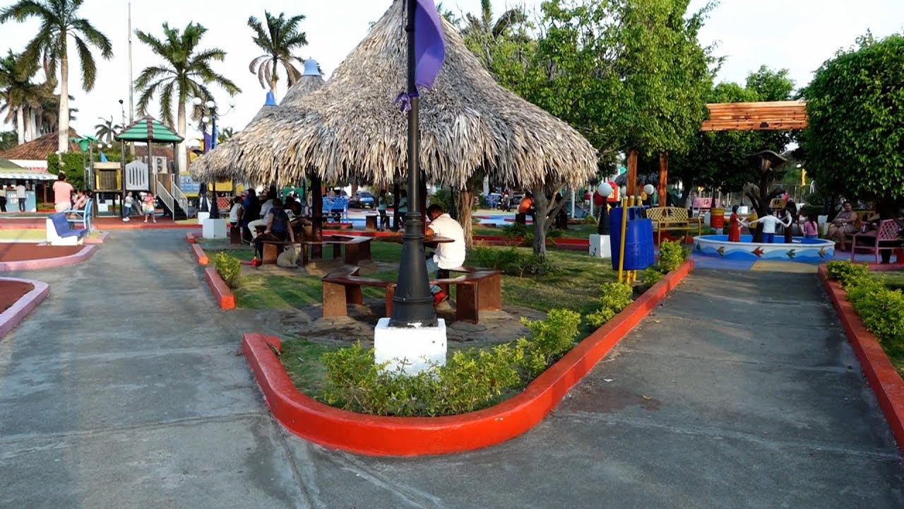 Nacionales y extranjeros disfrutan en Puerto Salvador Allende
