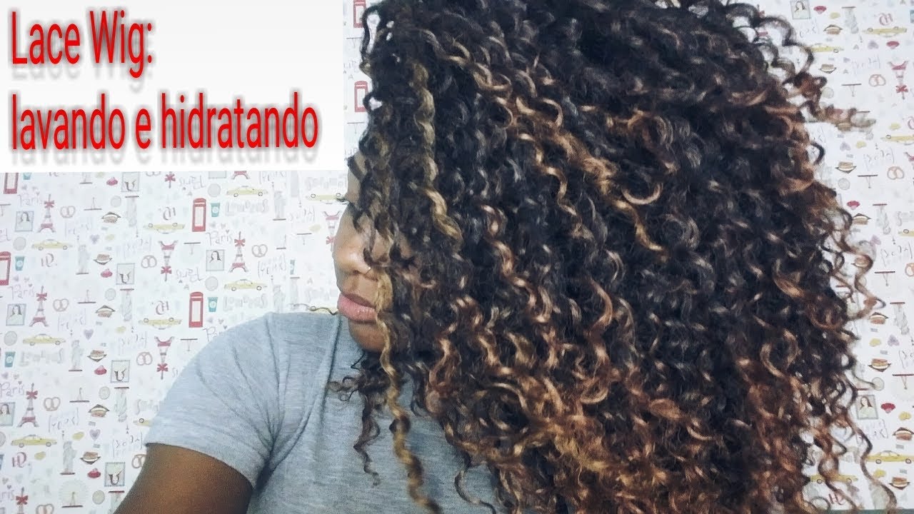 Lavando e hidratando lace wig cacheada sintética - Fala Janna