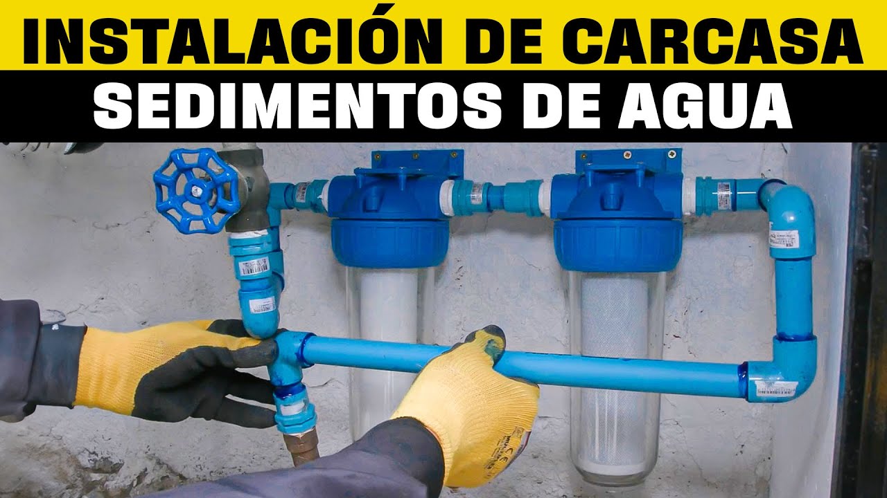 Instalación de carcasa con filtro y sedimentos para agua