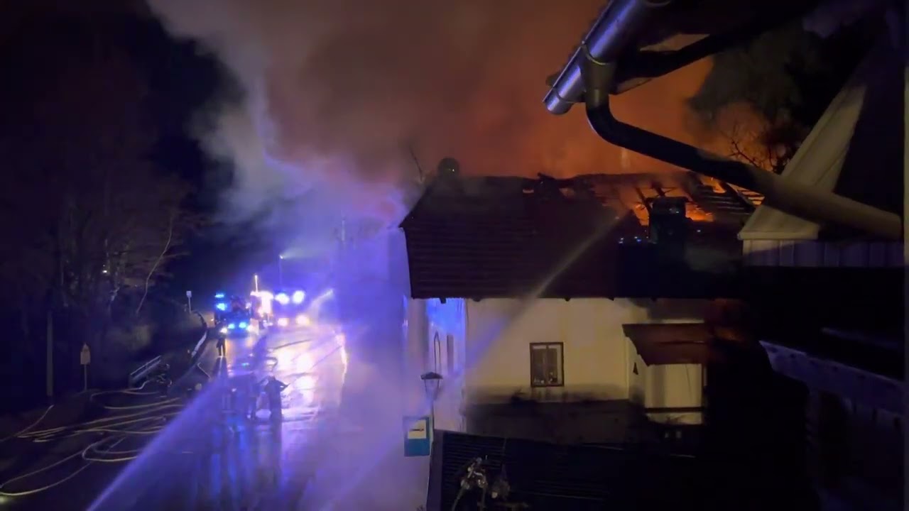 Haus in Flammen in der N&auml;he Atzwang /Casa disabitata a fuoco tra Prato Isarco e Campodazzo