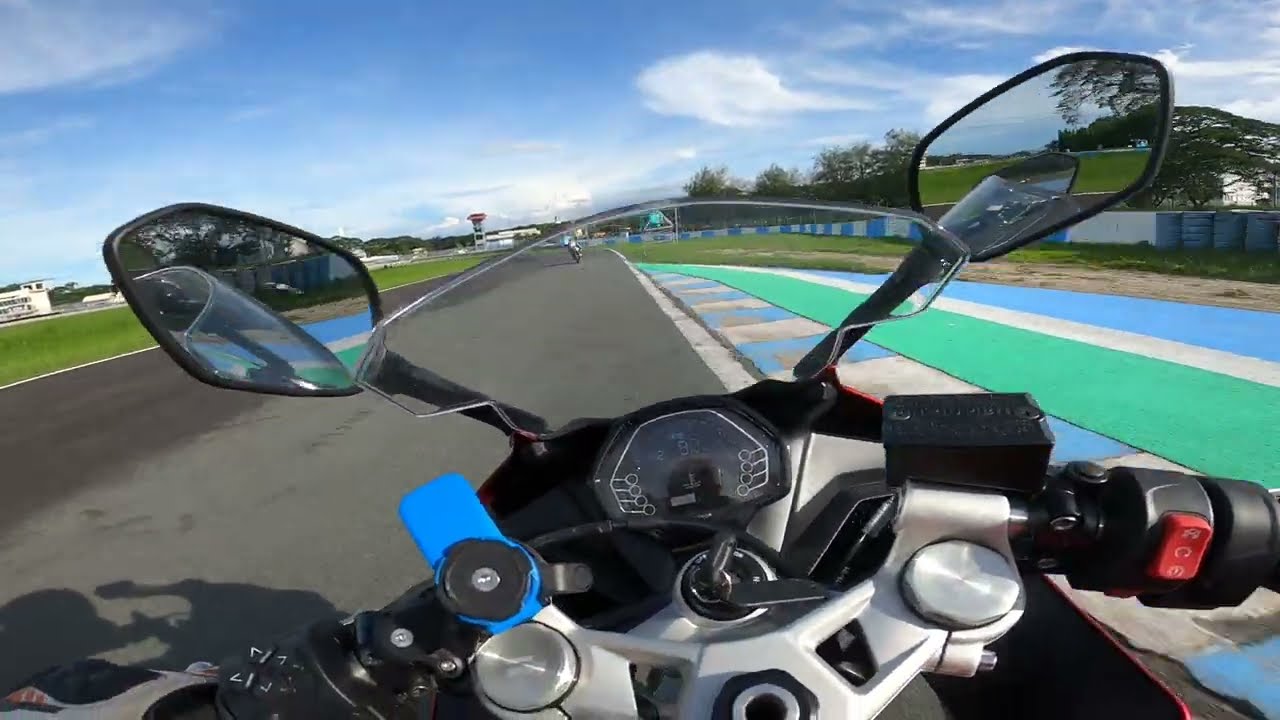 TRIUMPH DAYTONA 660 TRACK RIDE