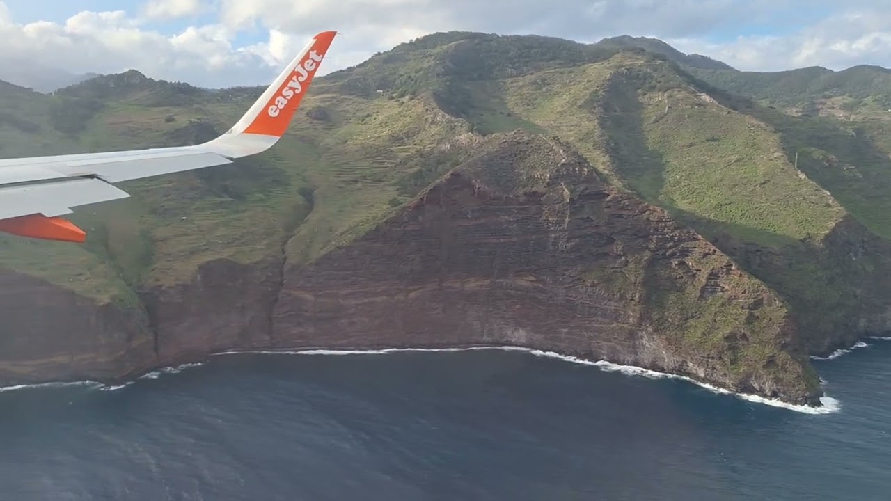 Easyjet Landing at Madeira Airport