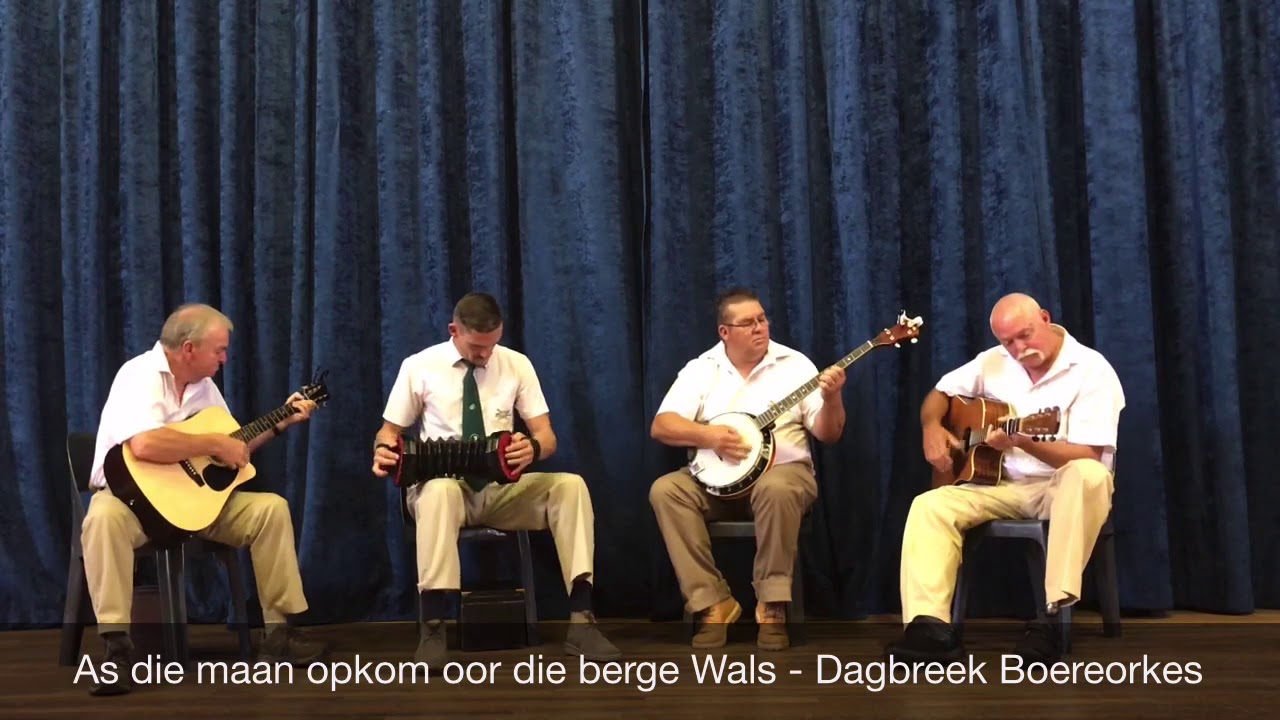 As die maan opkom oor die berge wals-Dagbreek boereorkes
