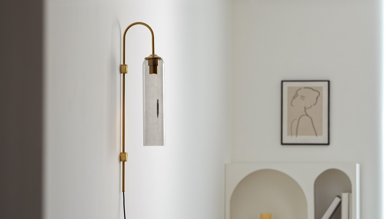 Modern Glass Plug-In Wall Lamp &ndash; Timeless glass craftsmanship with effortless installation