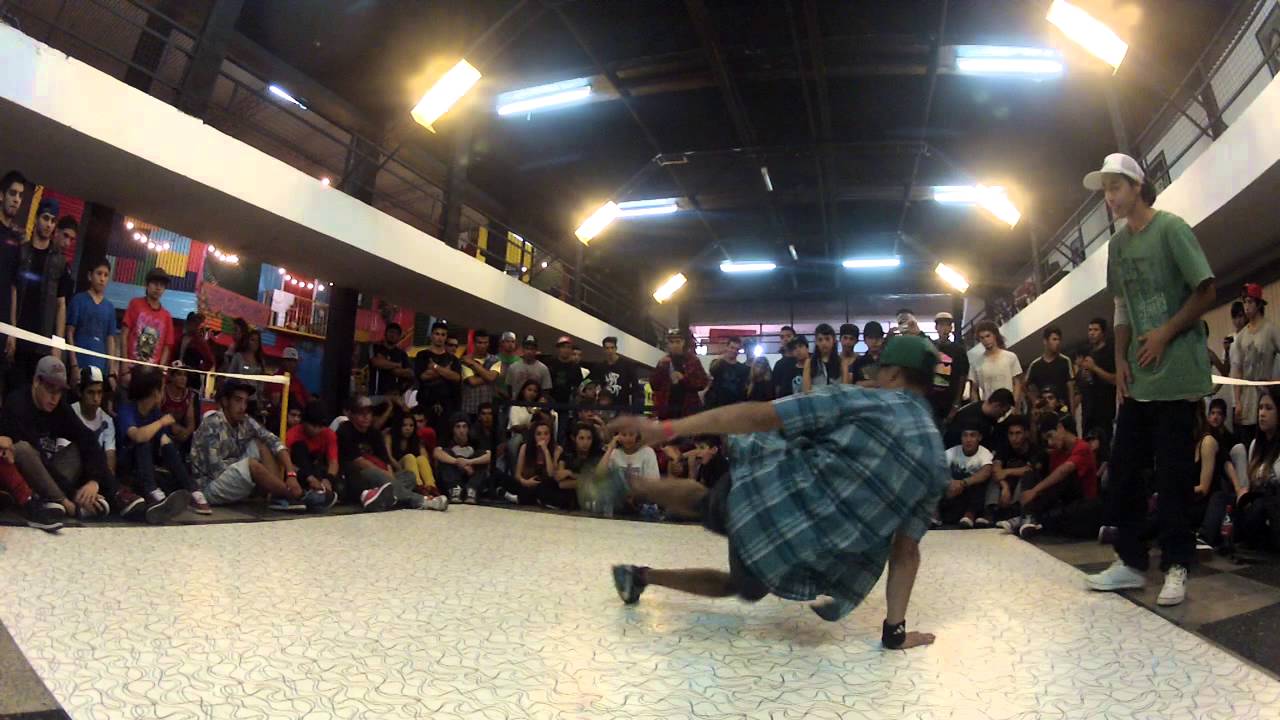 Danilo vs Topo - Filtros 1v1 - Strike Rabbit BBoy Battle 2012