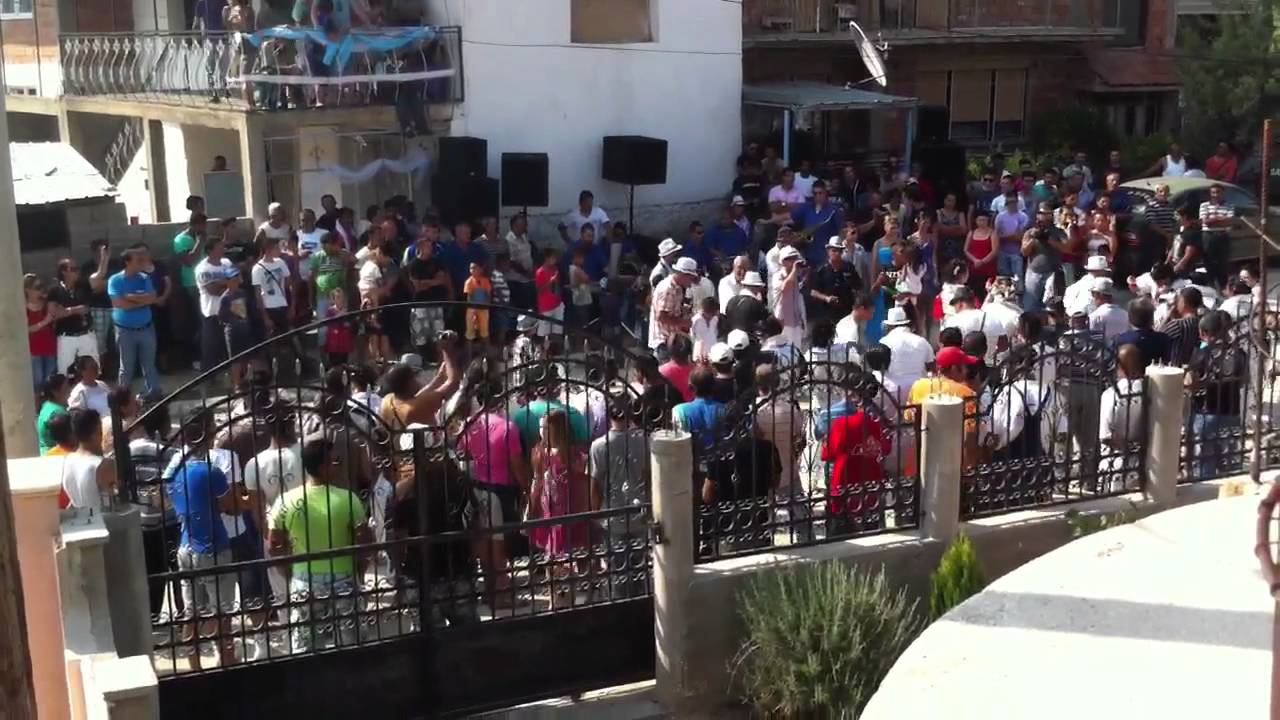 Ork Facebook Erdzan i Dzafer Valandovsko Oro vo Prilep 2012