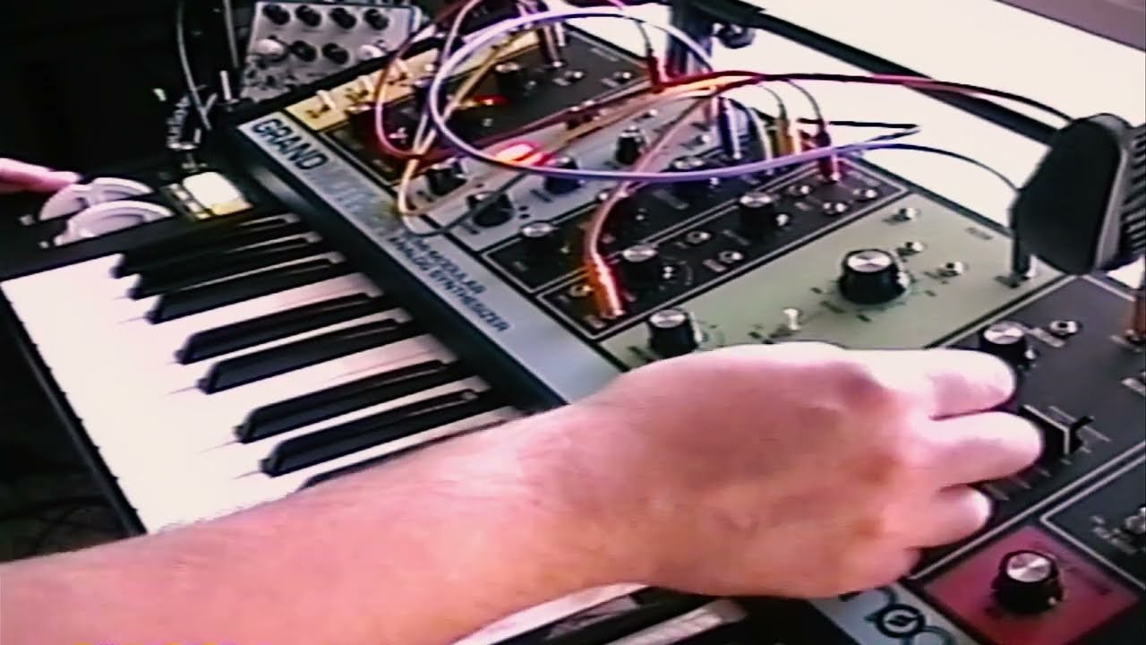Moog Grandmother and EarthQuaker Devices Avalanche Run ambient patch