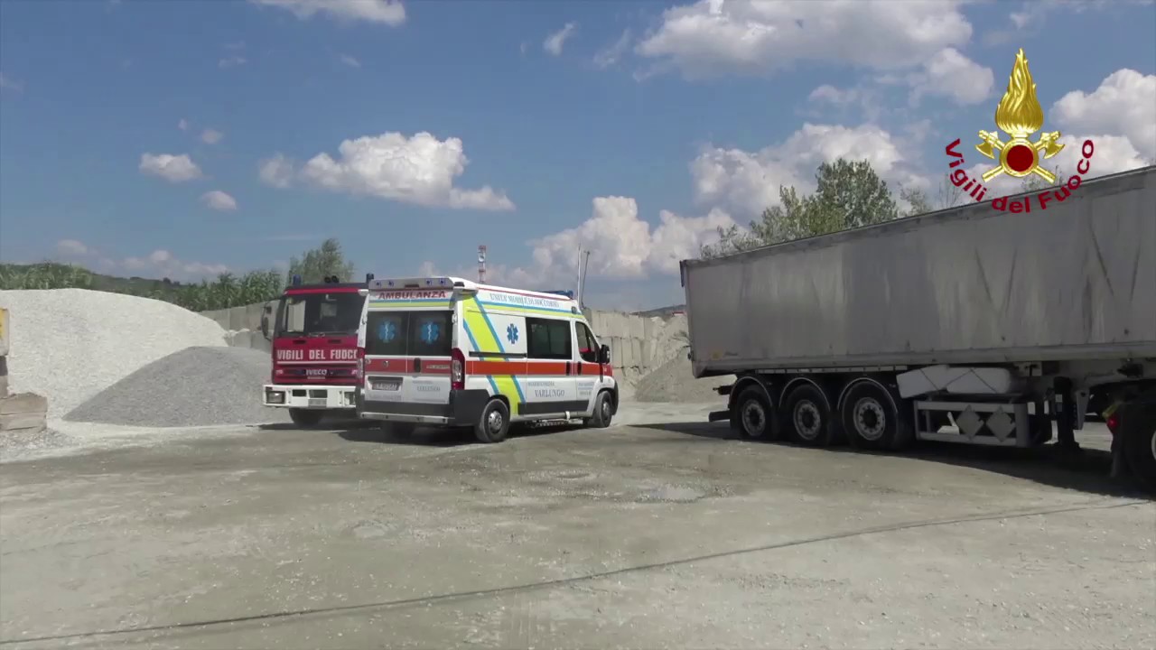 FIRENZE &ndash; Incidente sul lavoro, camion urta cavi alta tensione