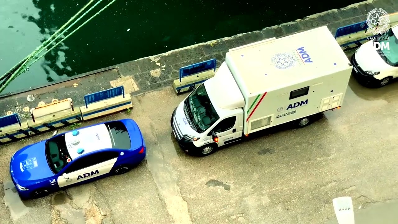Operazioni di controllo sulla nave Nikiti II al porto di Napoli