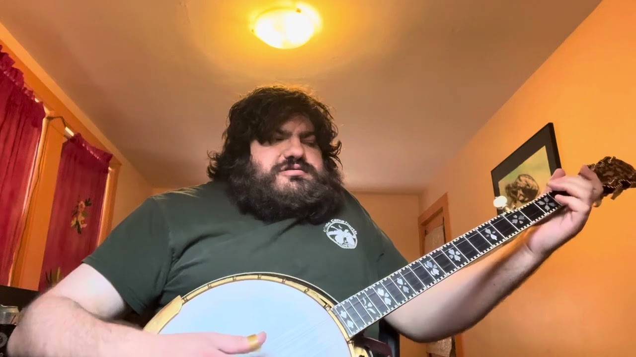 Comparing the new Gold Tone “Grandee” to a pre-war flathead Gibson banjo.