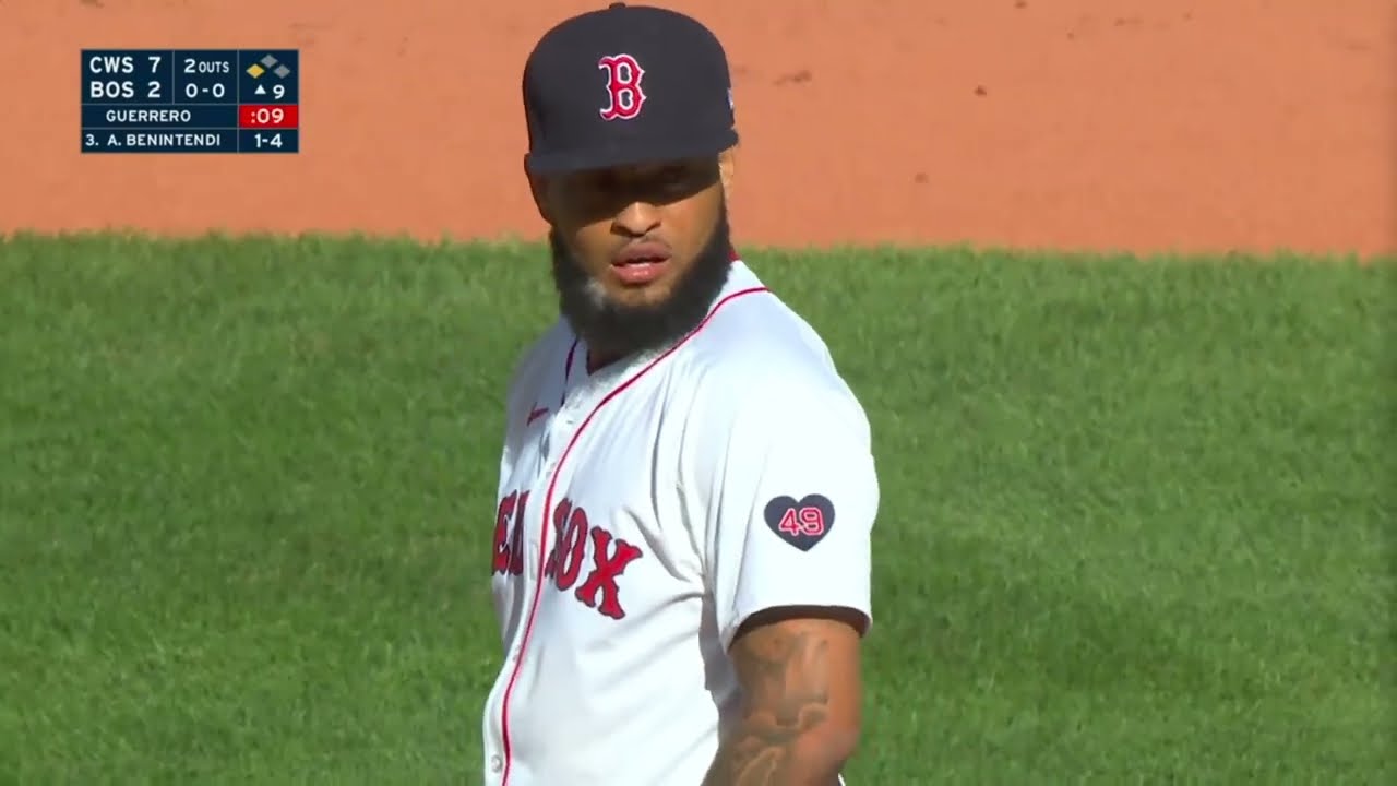 Луис Герреро выводит из игры двух отбивающих, с которыми столкнулся в своем дебютном матче в Глав...