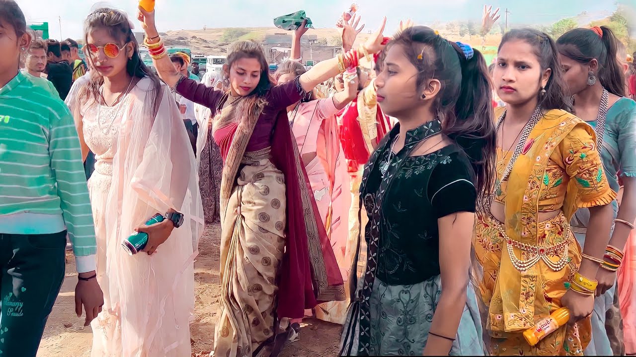 મન મલવા આવજે જલોદ બજર મા દીપુ || bhavesh khant Diku Return Timli Dance Girls Dance 2023