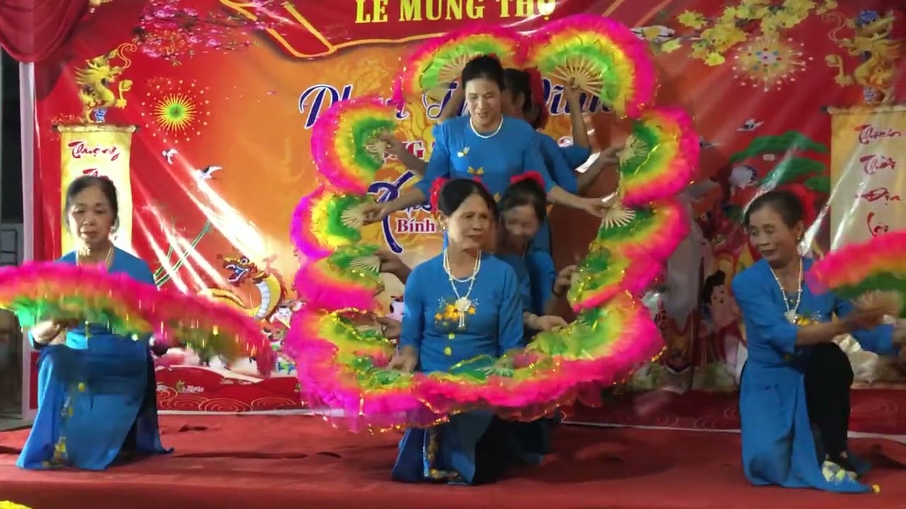 Đội văn nghệ hậu lộc mừng thọ cụ 80 xuân