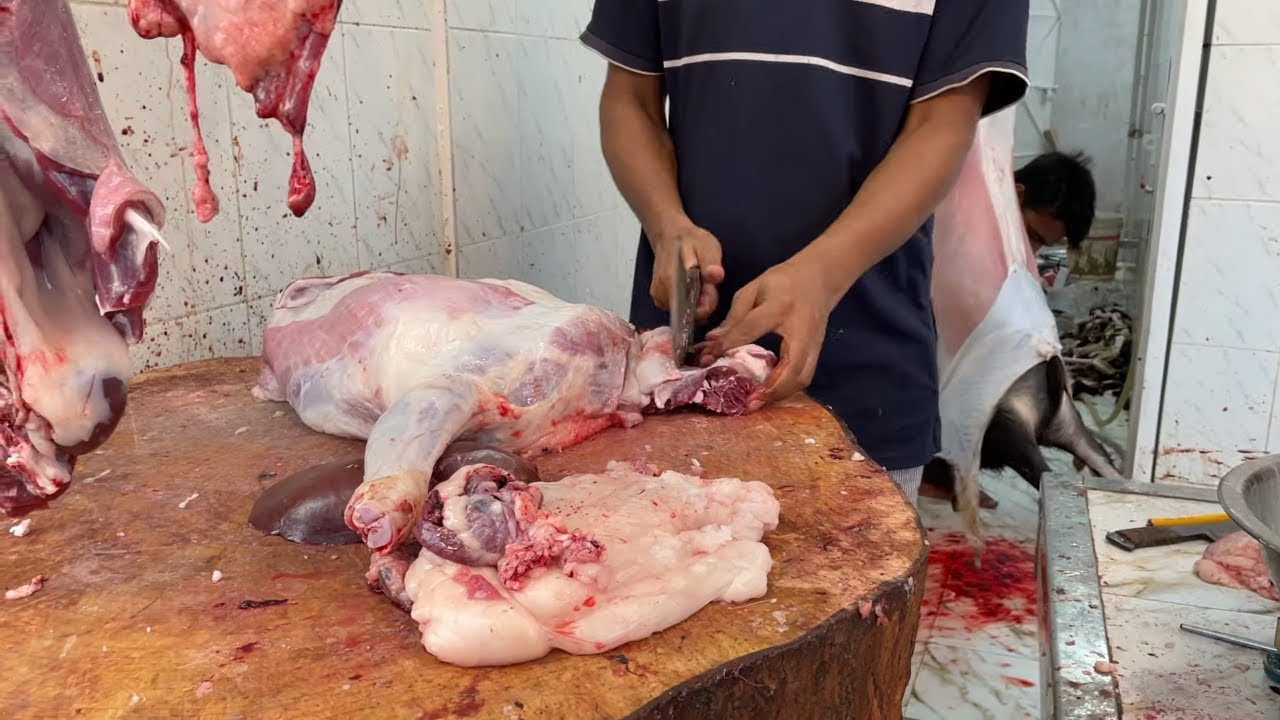 Bangladeshi Favourite Mutton Cutting Skills Live In Mutton Market | Halal Muslim Mutton Shop |