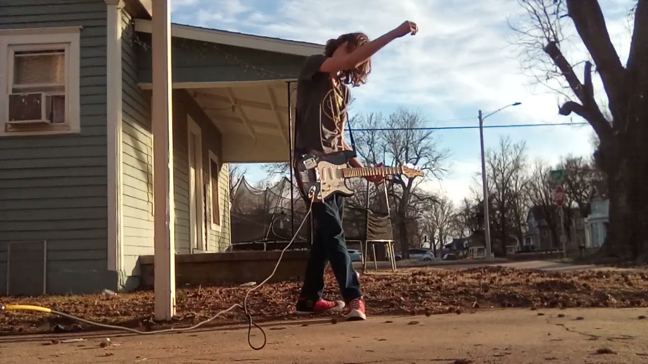 Playing nu metal on stratocaster 2 and Tom Morello 