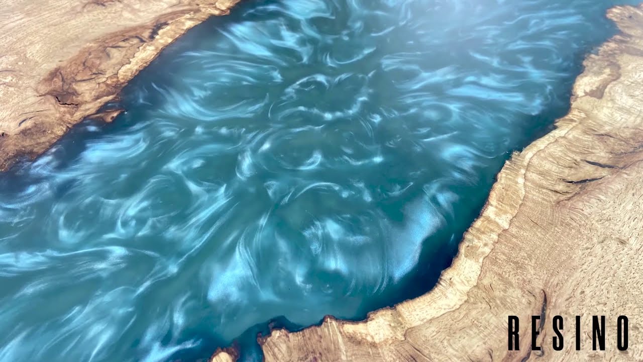 Pippy oak and epoxy resin river table process video