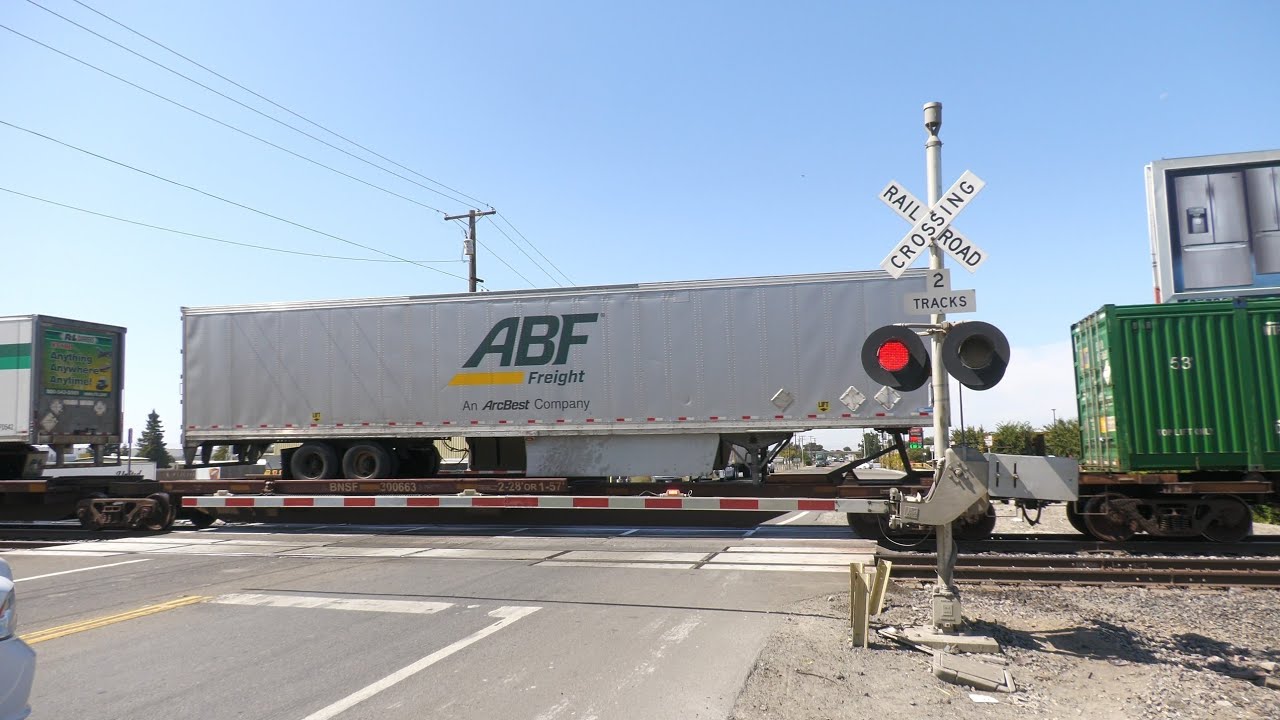 UP 8885 Z-Train Intermodal North - Roth Rd. Railroad Crossing (Lathrop, CA)