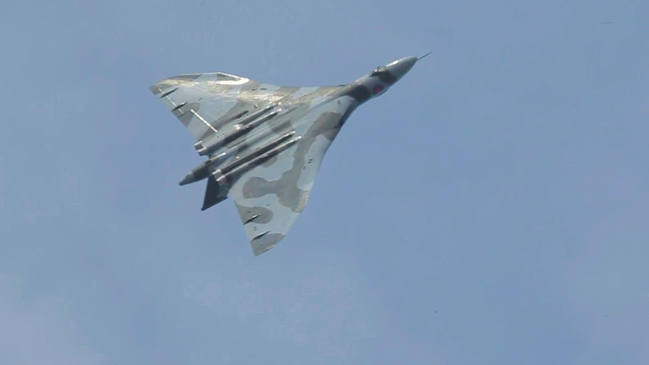 XH558 Vulcan Bomber - Herne Bay 2015