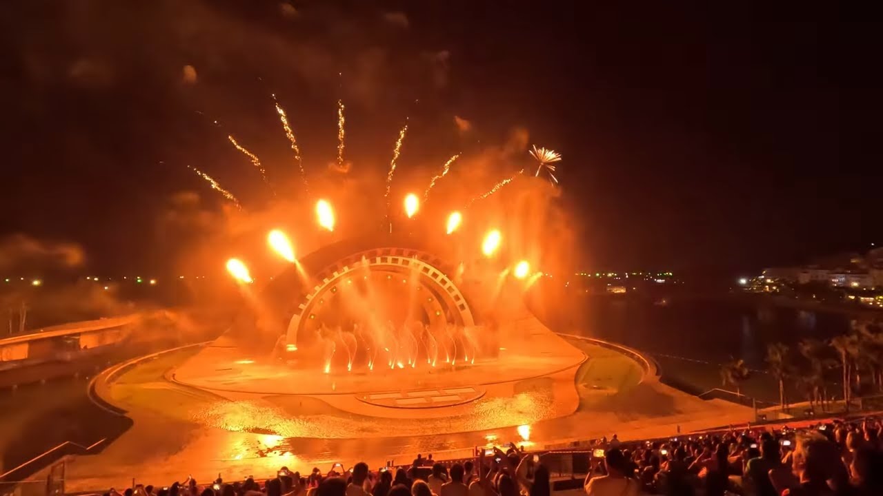 Italian Sunset Town Built On A Vietnamese Island/Firework, Lazer, Water Show Kiss The Stars