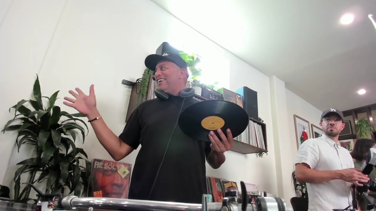 Vinyl Session #1: Curator, Fuego, & Bles at De La Playa Music
