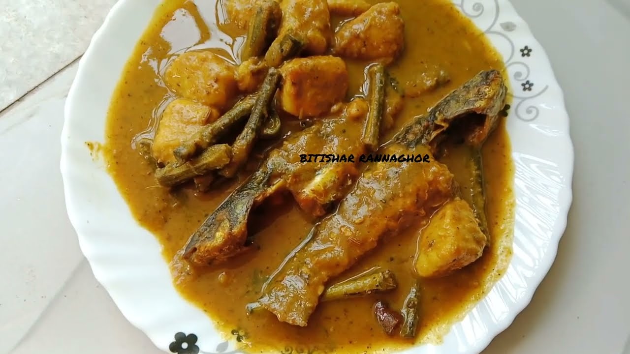 ভোটকচু চুঁইডাঁটা  দিয়ে ট্যাংরা মাছের ঝোল Votkochu chuidata diye tangra macher jhol 