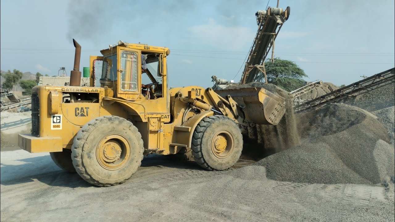 Caterpillar 950C Wheel Loader Loading Stone Crushed On Dumper Truck