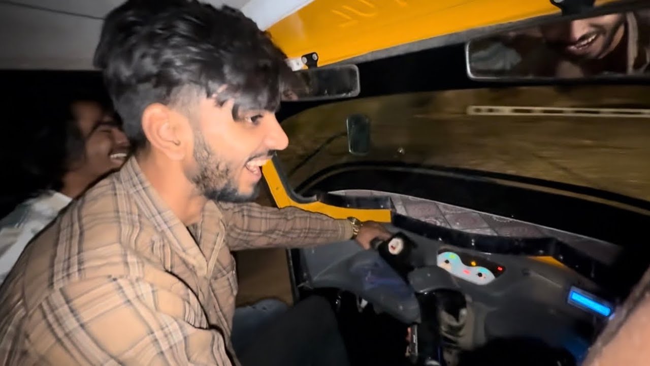 રિક્ષા હાકવા તો ગયા પછી રિવર્સ ગિયર નતો મળતો 😂😂😂😂😂