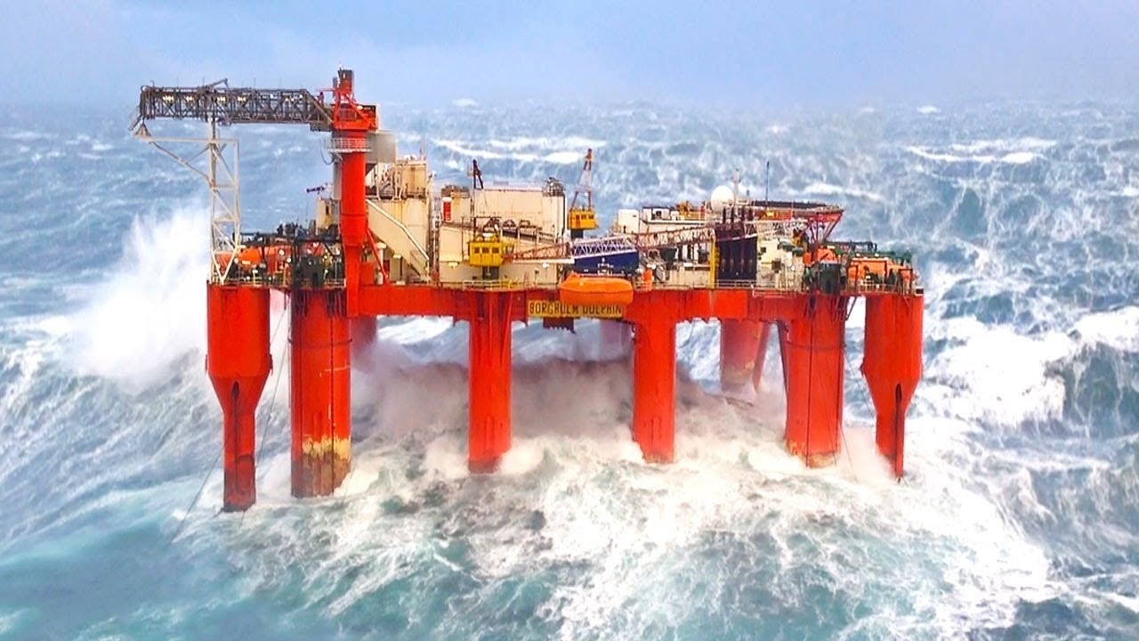 COMO FUNCIONA una PLATAFORMA PETROLERA🛢️| COMO se EXTRAE el PETR&Oacute;LEO del MAR