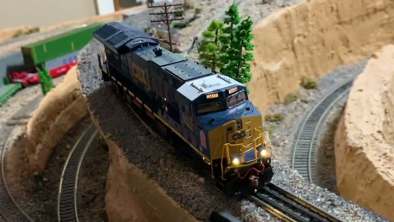 HO Scale ScaleTrains Rivet Counter GE Tier 4 GEVO ET44AH DCC Locomotive CSX new