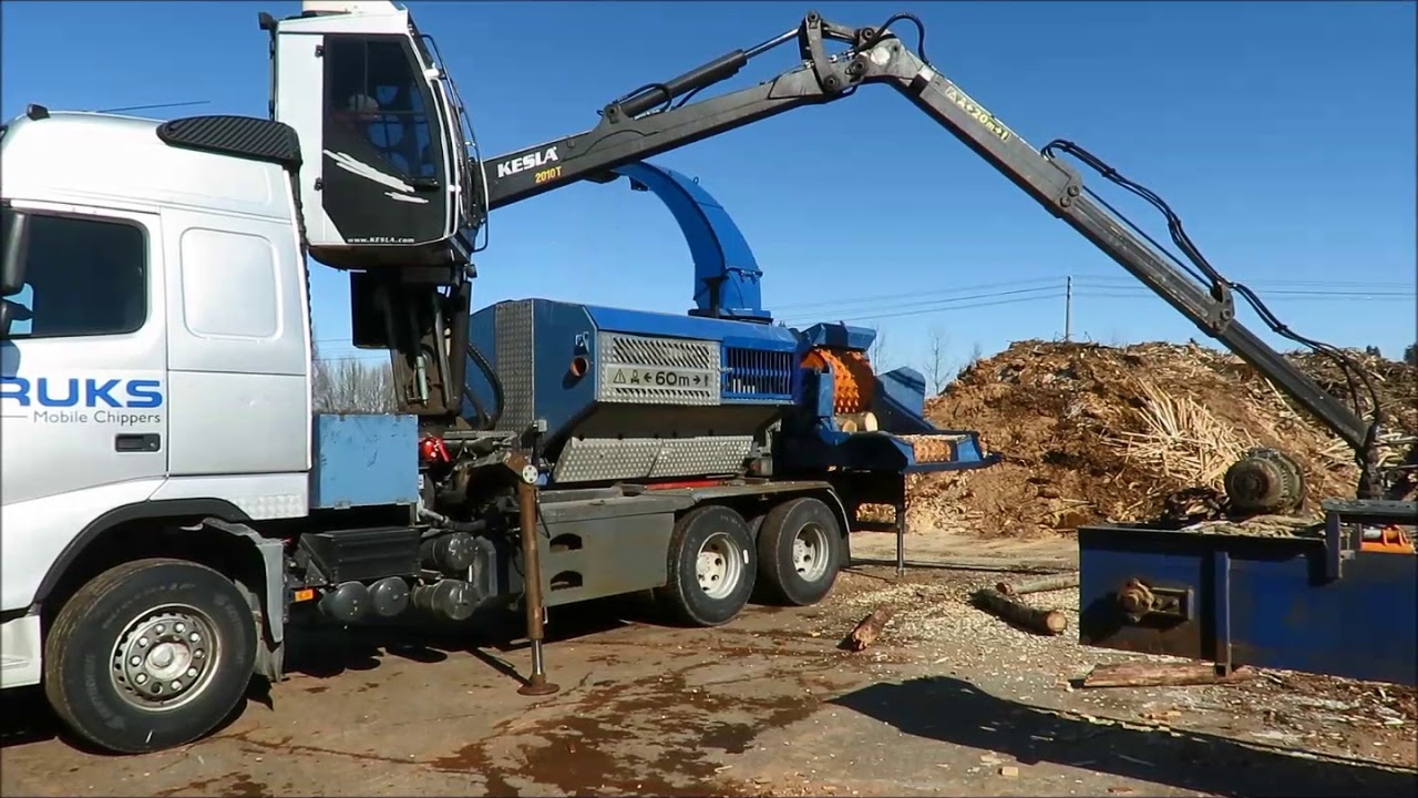 BRUKS 805 2 ST chipping roundwood and logging residues
