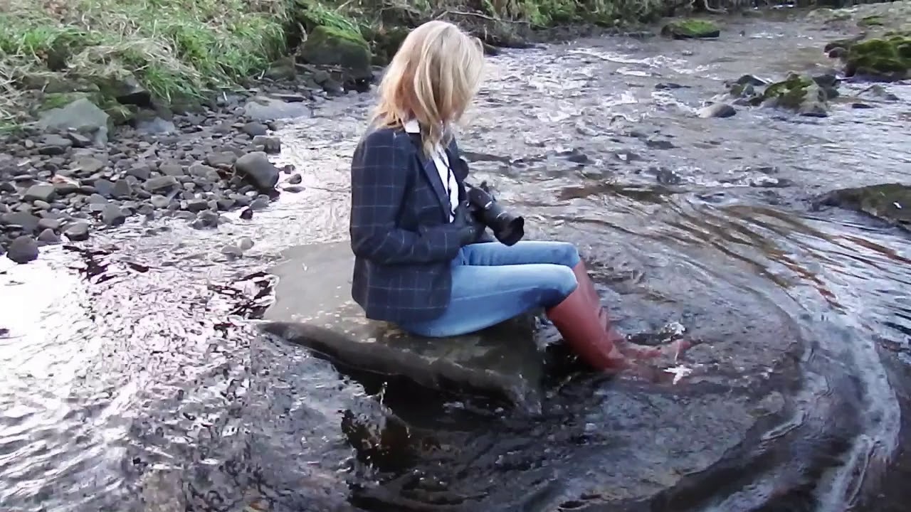 Video 5 - Riverside photography - Taster (riding boots, leather boots, woman, jeans, girl, wet)