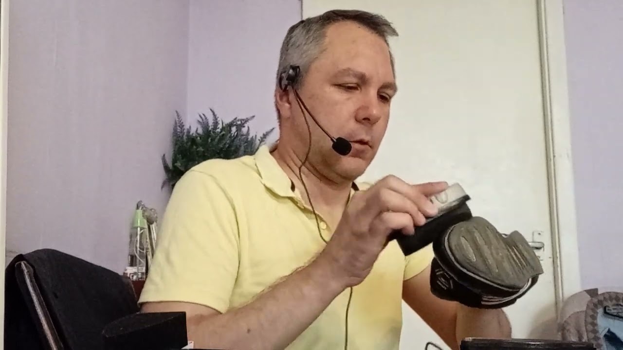 ASMR. ПОЧИЩУ ВАШУ ОБУВЬ. РОЛЕВАЯ ИГРА.