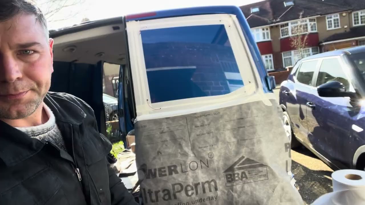 Встановлення задніх вікон на VW Transporter T6.1 своїми руками в дома.