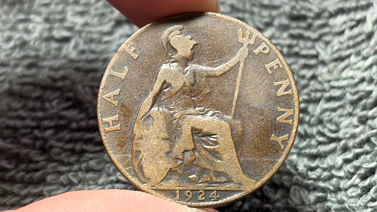 Монета Великобритании 1924 года номиналом полпенни (до введения десятичной системы денежного обра...