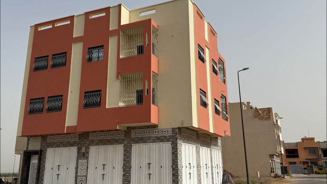 دار تجارية جوج واجهات R+2 أية فالجمال محفضة للبيع تجزئة الشرقاوي بني ملال  المساحة121متر0674436117☎️