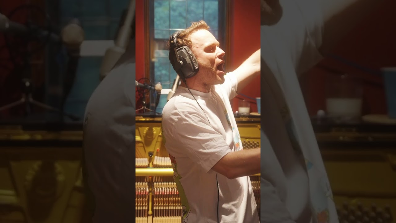 Lil cheeky BTS of Christmas Starts Tonight 🎄🎅 Hope you lot are loving it - 20 days till Christmas ‼️