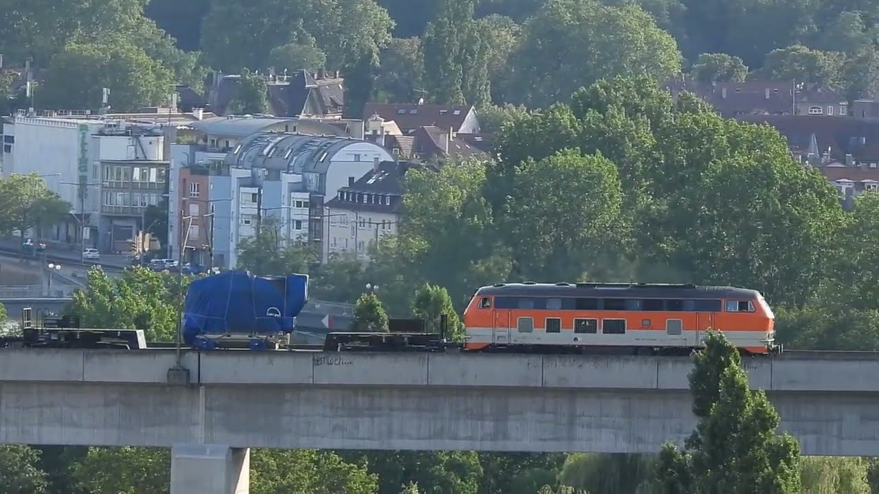 218 117 mit Kübler-Schwertransport (2 MAN-Motoren) auf dem Viadukt Stuttgart-Münster