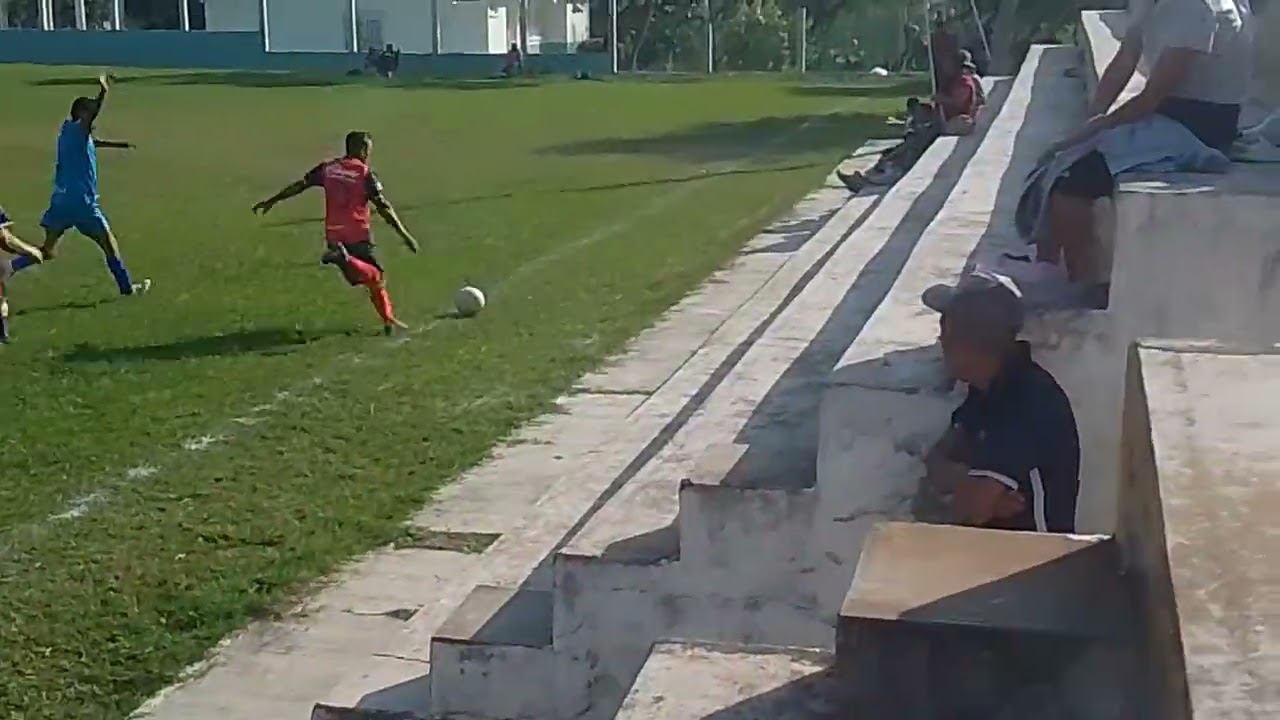 Liga municipal de fútbol de tepetzintla: categoría:veteranos: tierra blanca vs Mundo fut.1er tiempo 