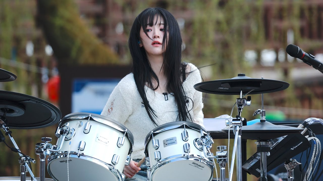 [4K]QWER 쵸단 디스코드 직캠 CHODAN DISCORD FANCAM 제천 버스킹 250415